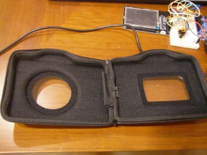 周りがチャックになっていて、ぱかっと開く。しかも中はふわふわ。